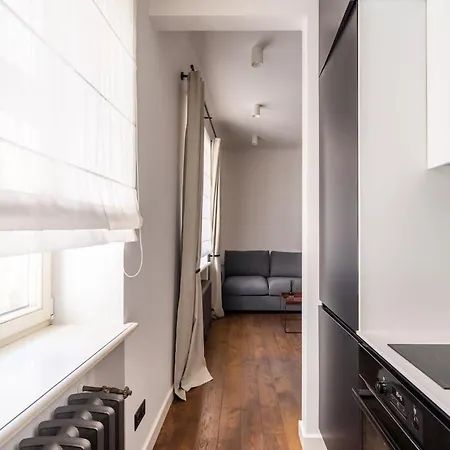 Embassy Area, Quiet Location, Cable Tv - By Innorental *