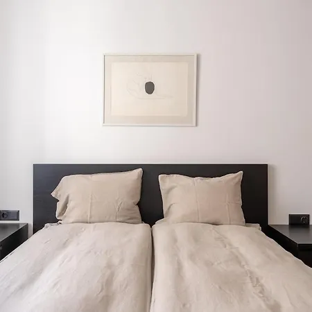 Embassy Area, Quiet Location, Cable Tv - By Innorental *