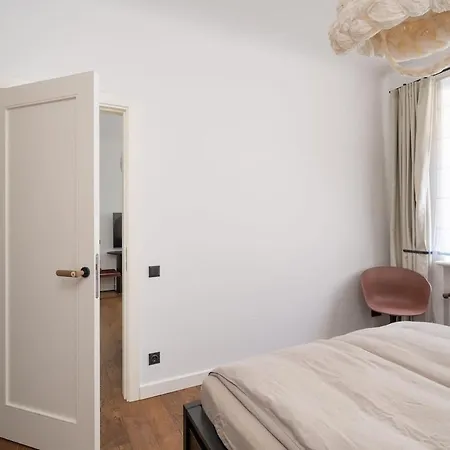 Embassy Area, Quiet Location, Cable Tv - By Innorental Apartment Riga